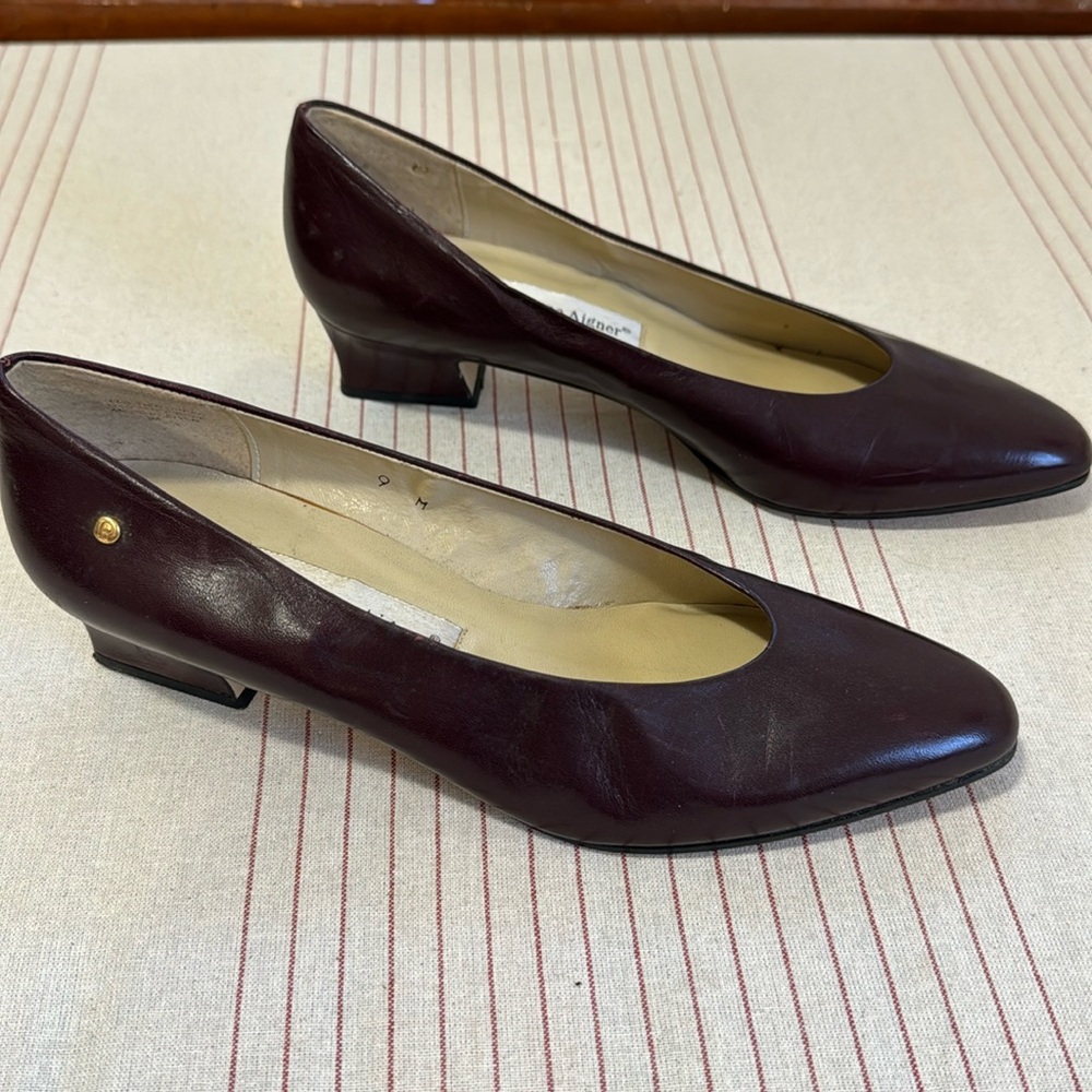Etienne Aigner Madrid Classic Slip On Almond Toe Leather Pumps Brown size 9